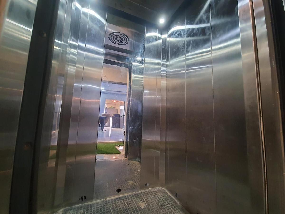 1bhk - Royale And Close By Airport Apartament