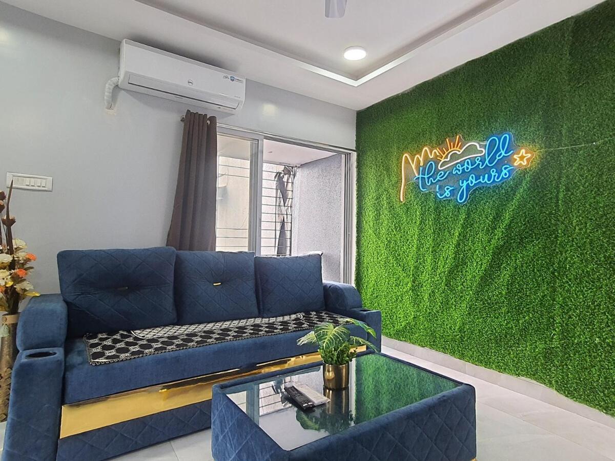 Apartament 1bhk - Royale And Close By Airport