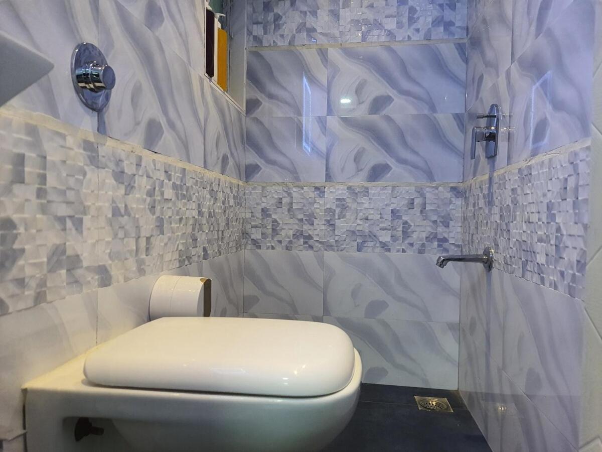 Apartament 1bhk - Royale And Close By Airport