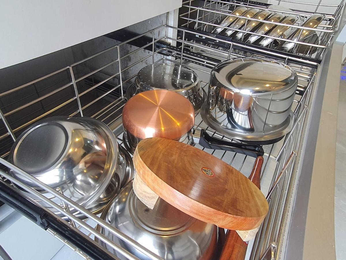 1bhk - Royale And Close By Airport Apartament *