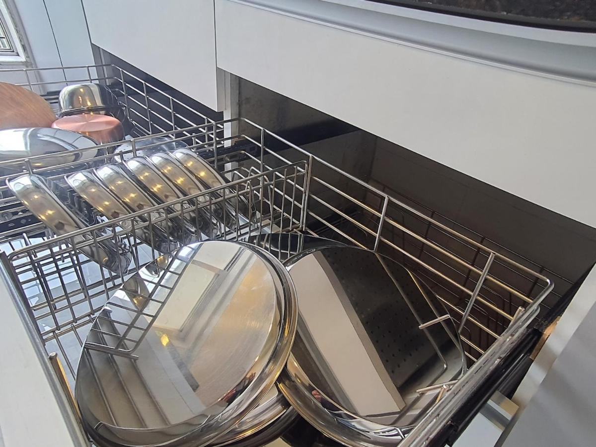 1bhk - Royale And Close By Airport Apartament *