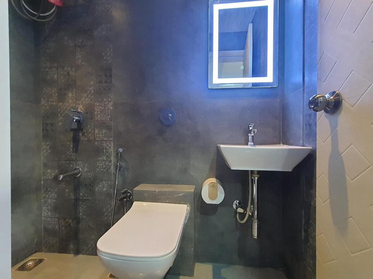 1bhk - Royale And Close By Airport Apartament